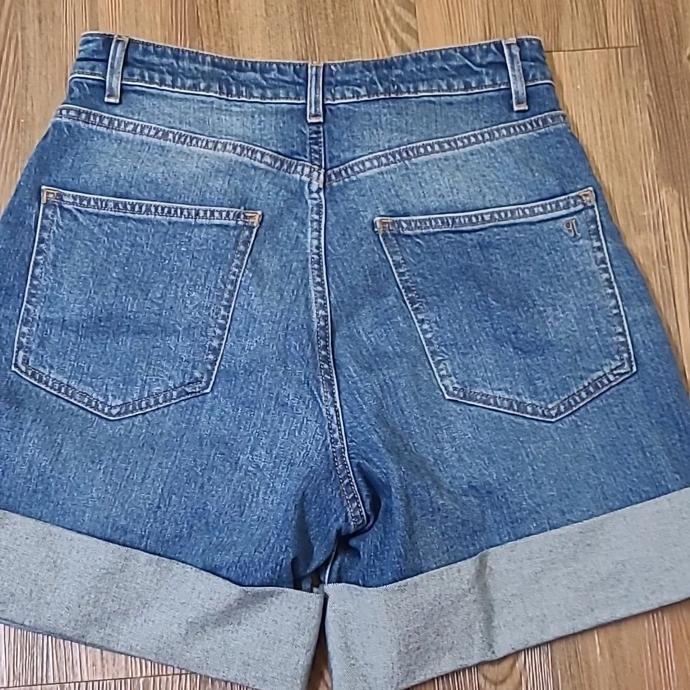 PILCRO Denim Blue Women‎ Shorts perfecc for summer used good condition.